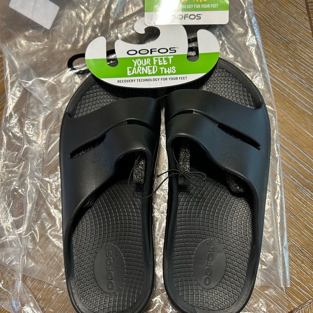 OOFOS Black Comfort Slides Size 8 Women’s 6 Men’s